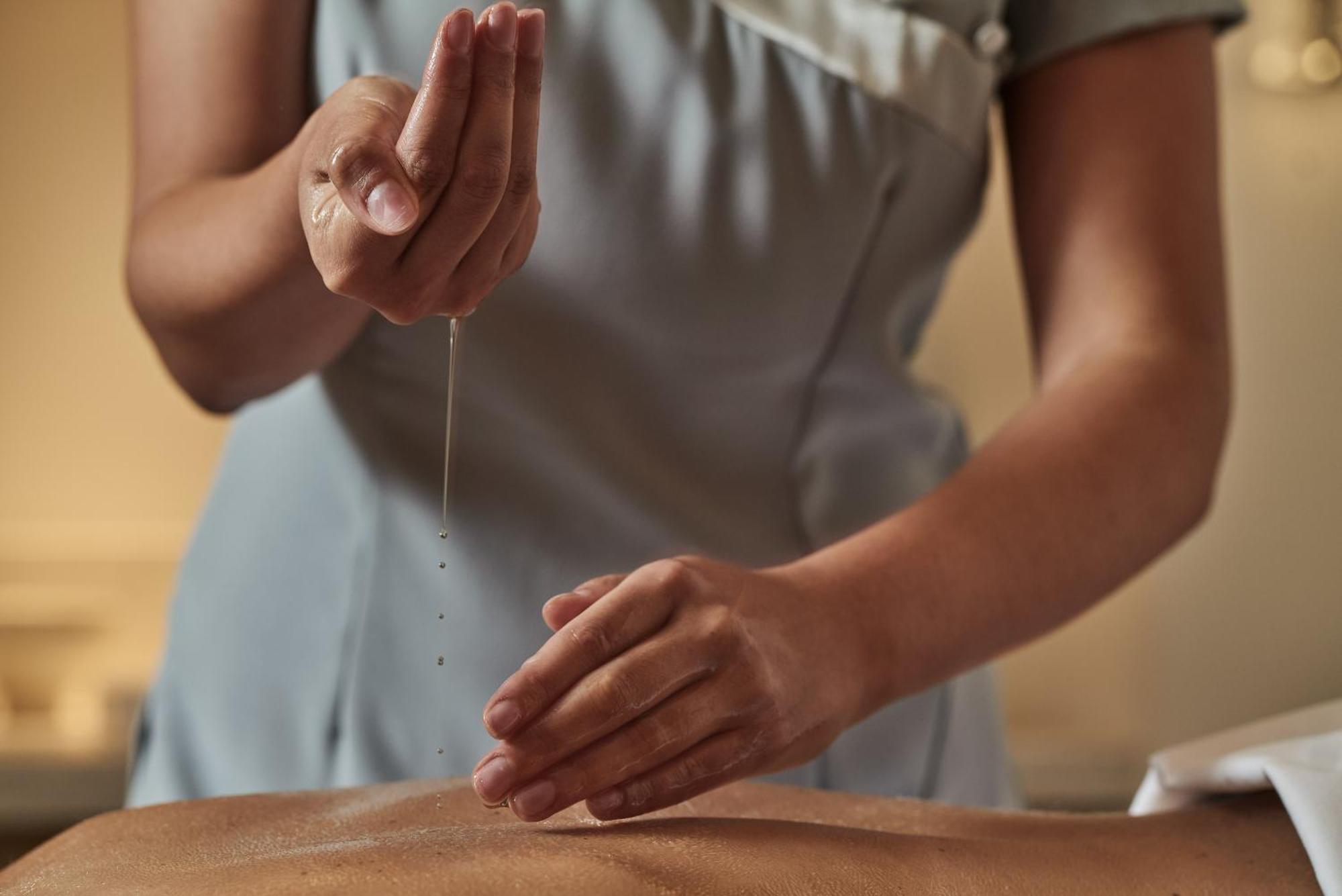 City Of Dreams Mediterranean - Integrated Resort, Casino & Entertainment Лімасол Екстер'єр фото Massage with oil