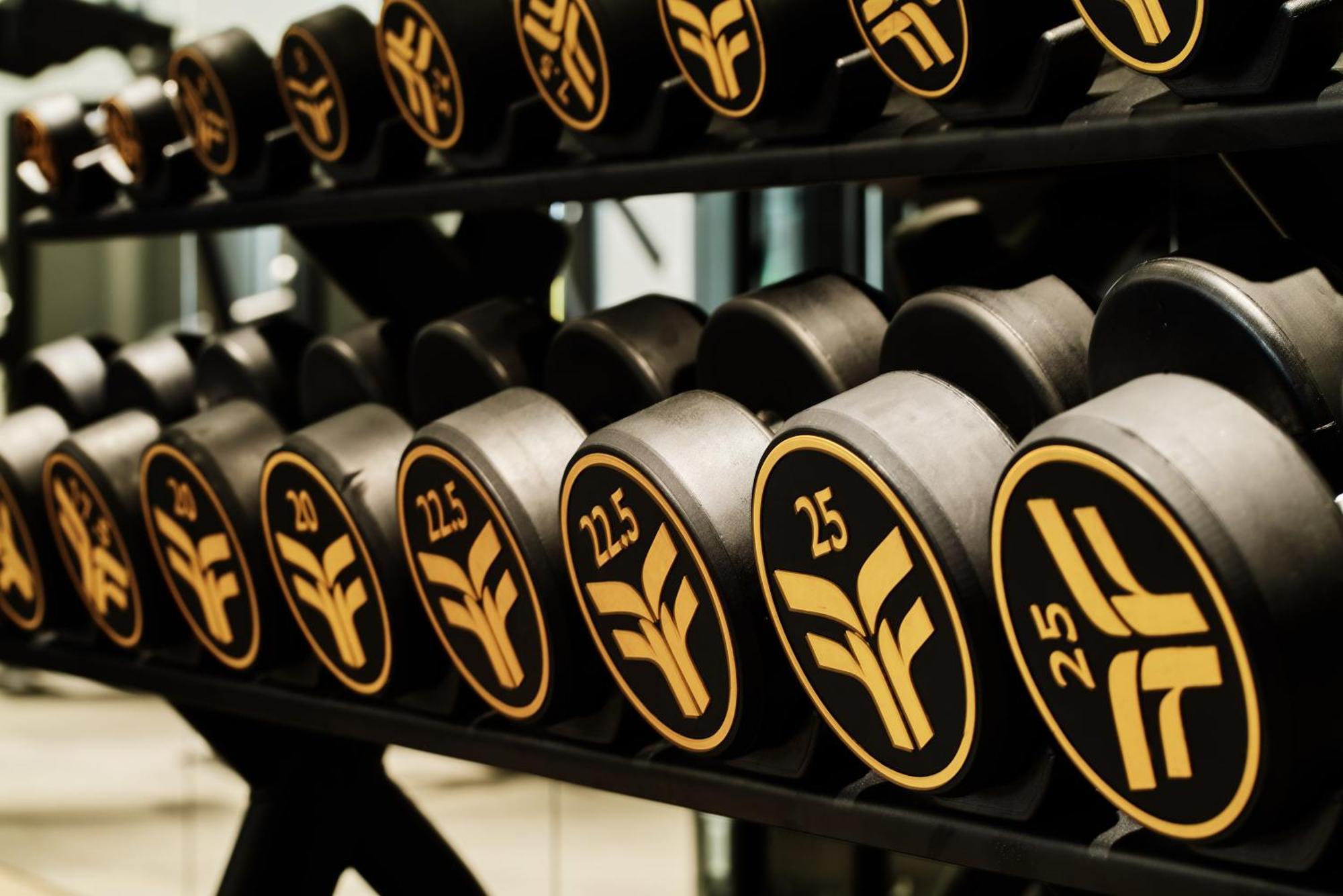 City Of Dreams Mediterranean - Integrated Resort, Casino & Entertainment Лімасол Екстер'єр фото Dumbbells at a gym