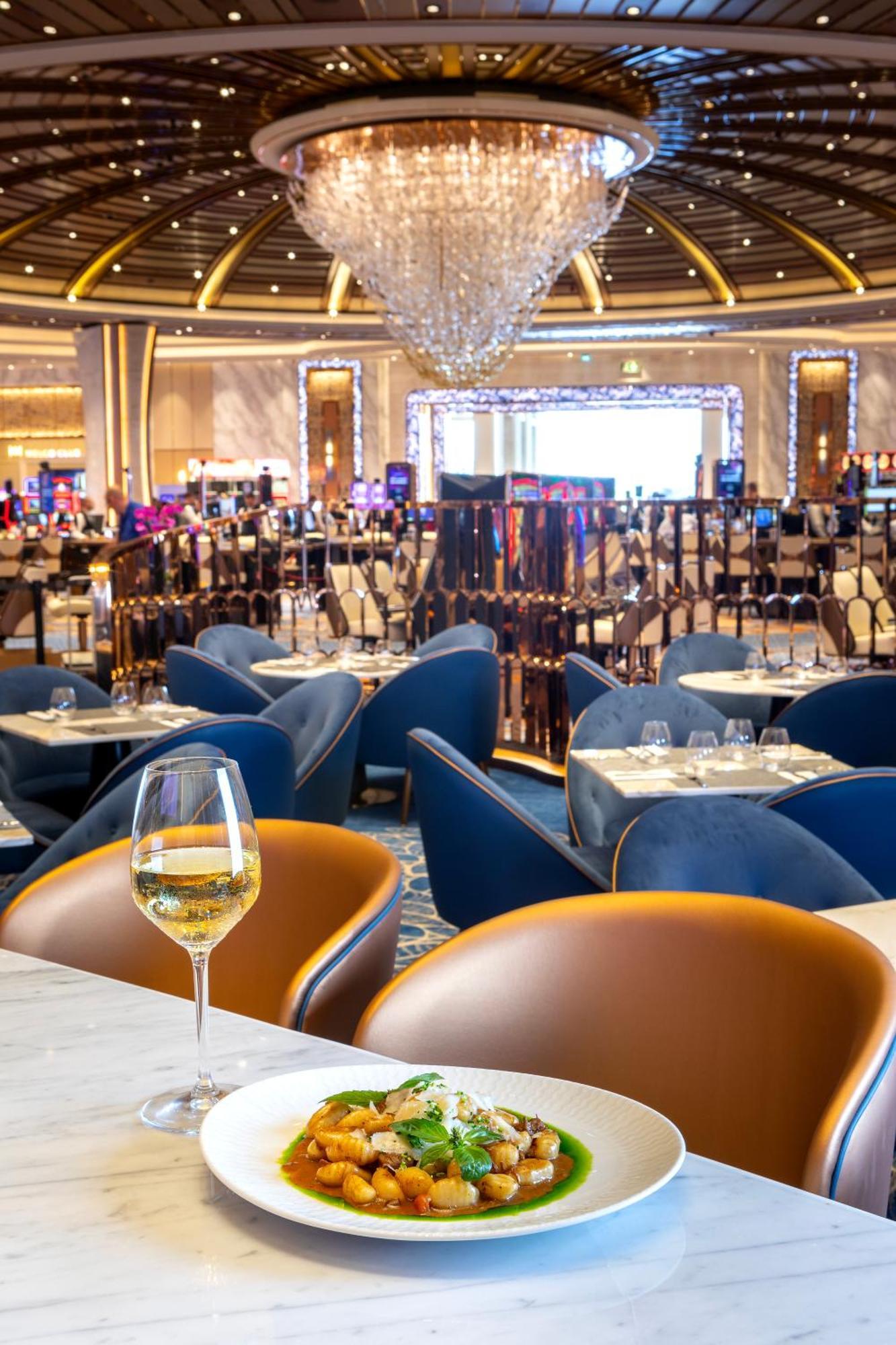 City Of Dreams Mediterranean - Integrated Resort, Casino & Entertainment Лімасол Екстер'єр фото The interior of the restaurant