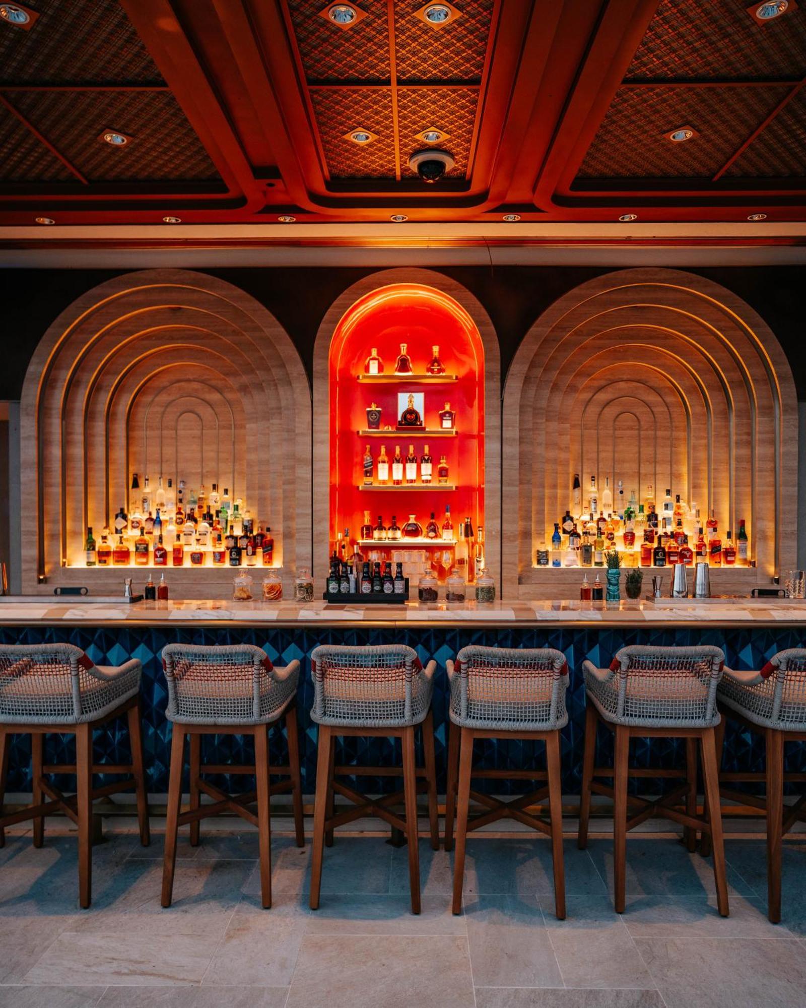 City Of Dreams Mediterranean - Integrated Resort, Casino & Entertainment Лімасол Екстер'єр фото The bar at the 1919