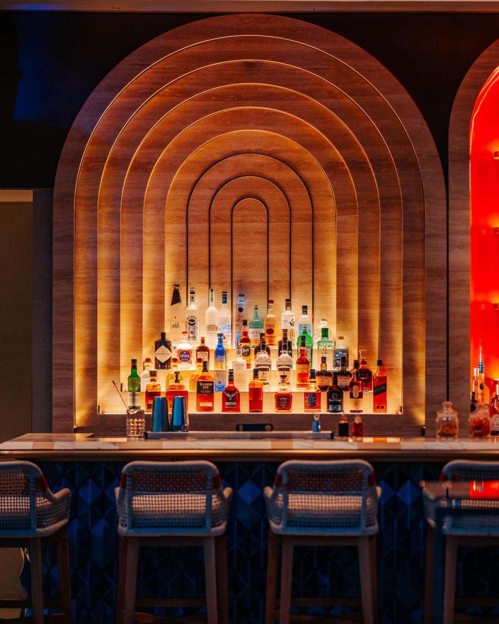 City Of Dreams Mediterranean - Integrated Resort, Casino & Entertainment Лімасол Екстер'єр фото The bar at the 1930s themed bar, The 3030
