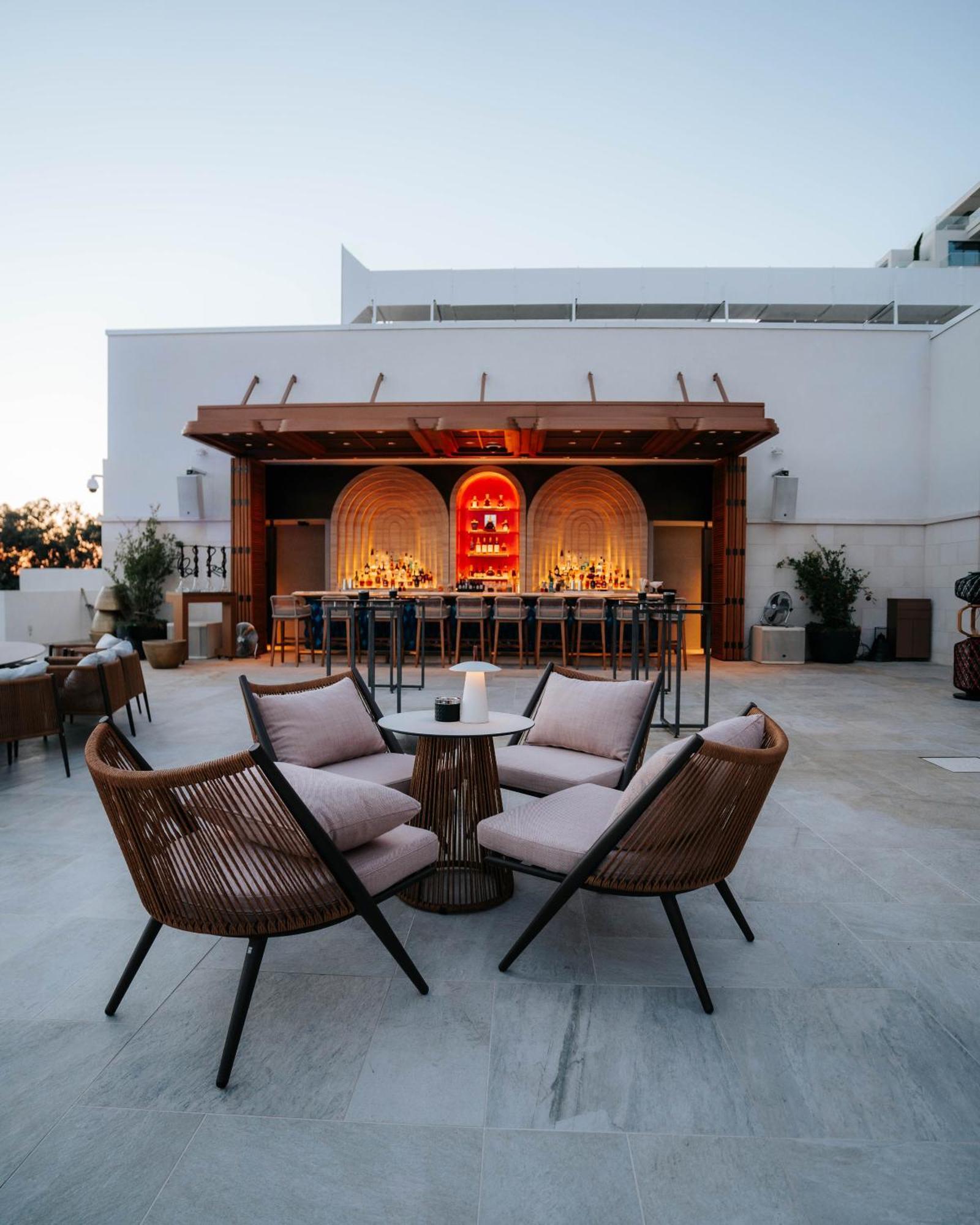 City Of Dreams Mediterranean - Integrated Resort, Casino & Entertainment Лімасол Екстер'єр фото The rooftop bar at the hotel