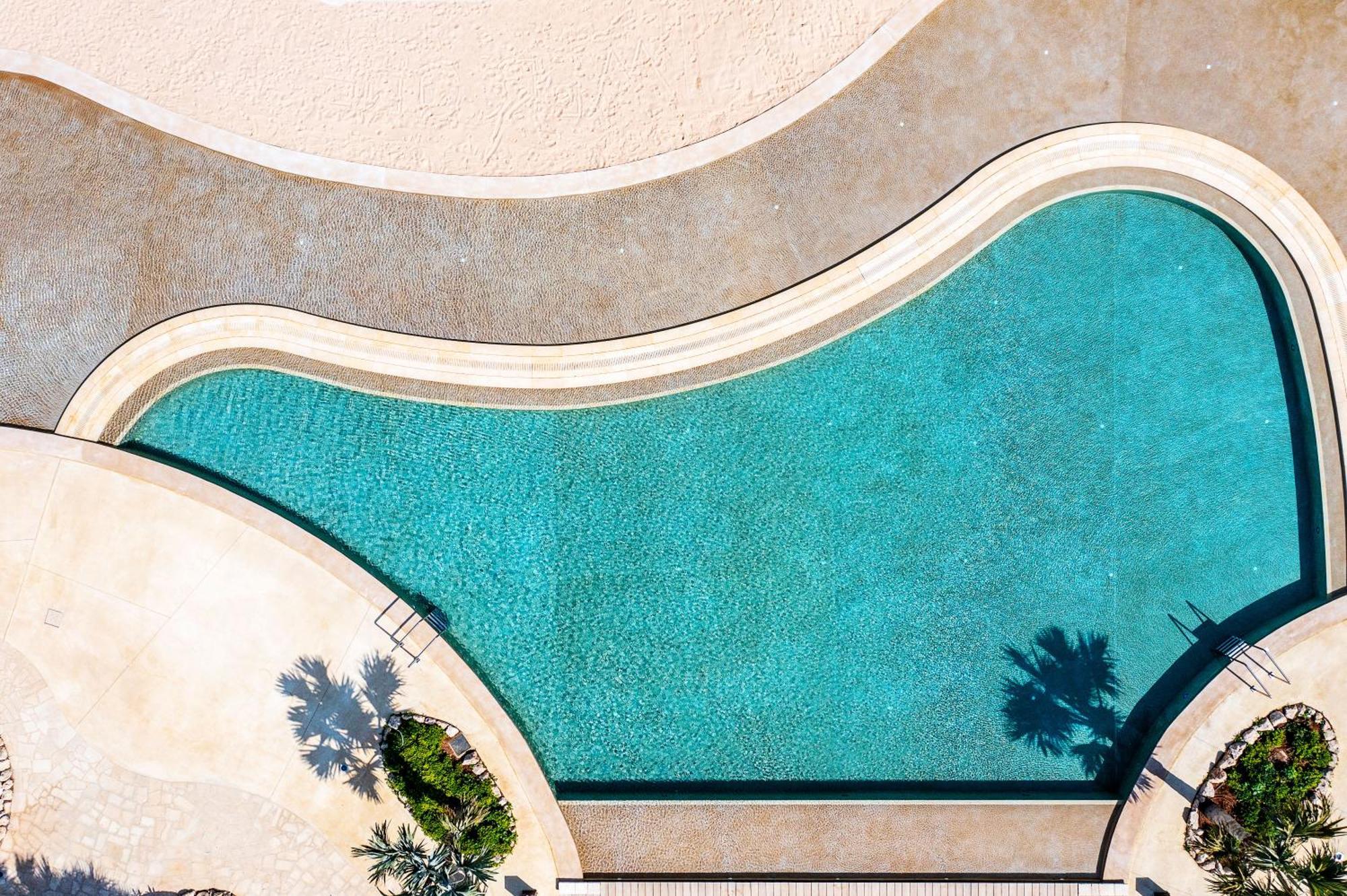 City Of Dreams Mediterranean - Integrated Resort, Casino & Entertainment Лімасол Екстер'єр фото Aerial view of a swimming pool