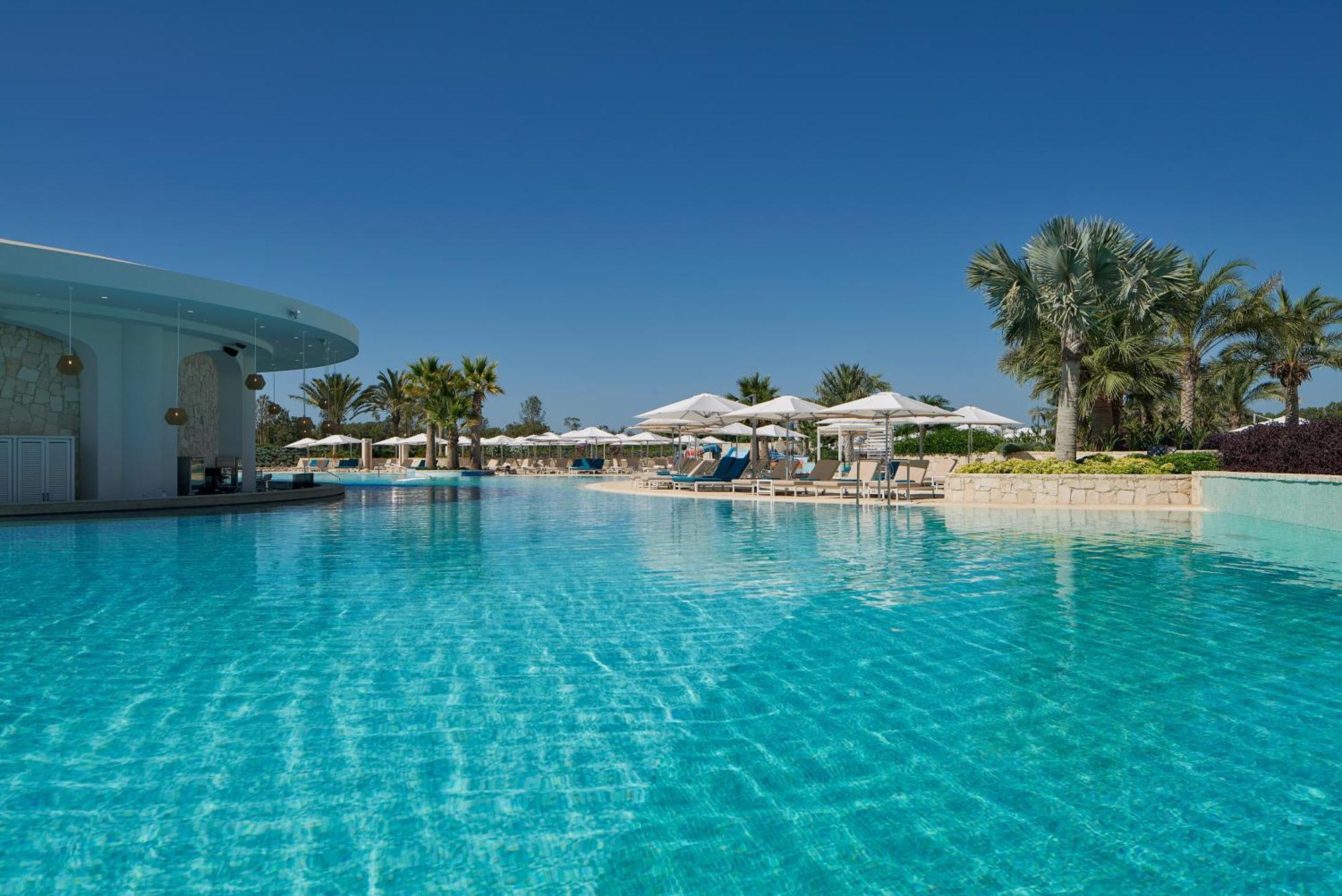 City Of Dreams Mediterranean - Integrated Resort, Casino & Entertainment Лімасол Екстер'єр фото The swimming pool at the resort