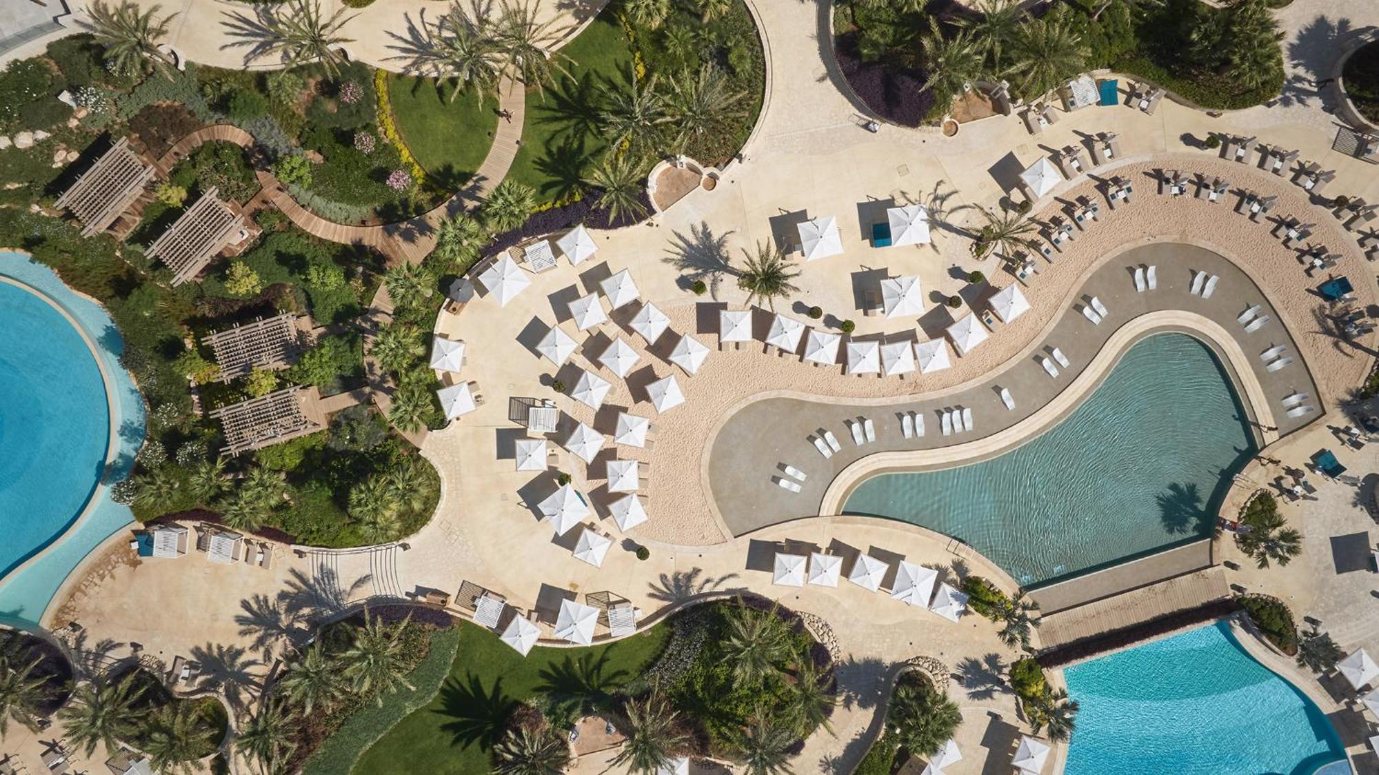 City Of Dreams Mediterranean - Integrated Resort, Casino & Entertainment Лімасол Екстер'єр фото Aerial view of the pool area