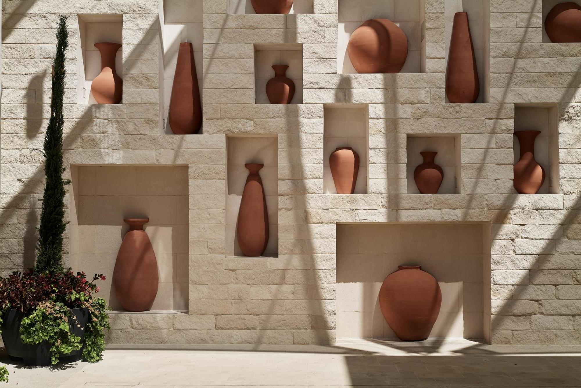 City Of Dreams Mediterranean - Integrated Resort, Casino & Entertainment Лімасол Екстер'єр фото Terracotta vases at the entrance of the museum