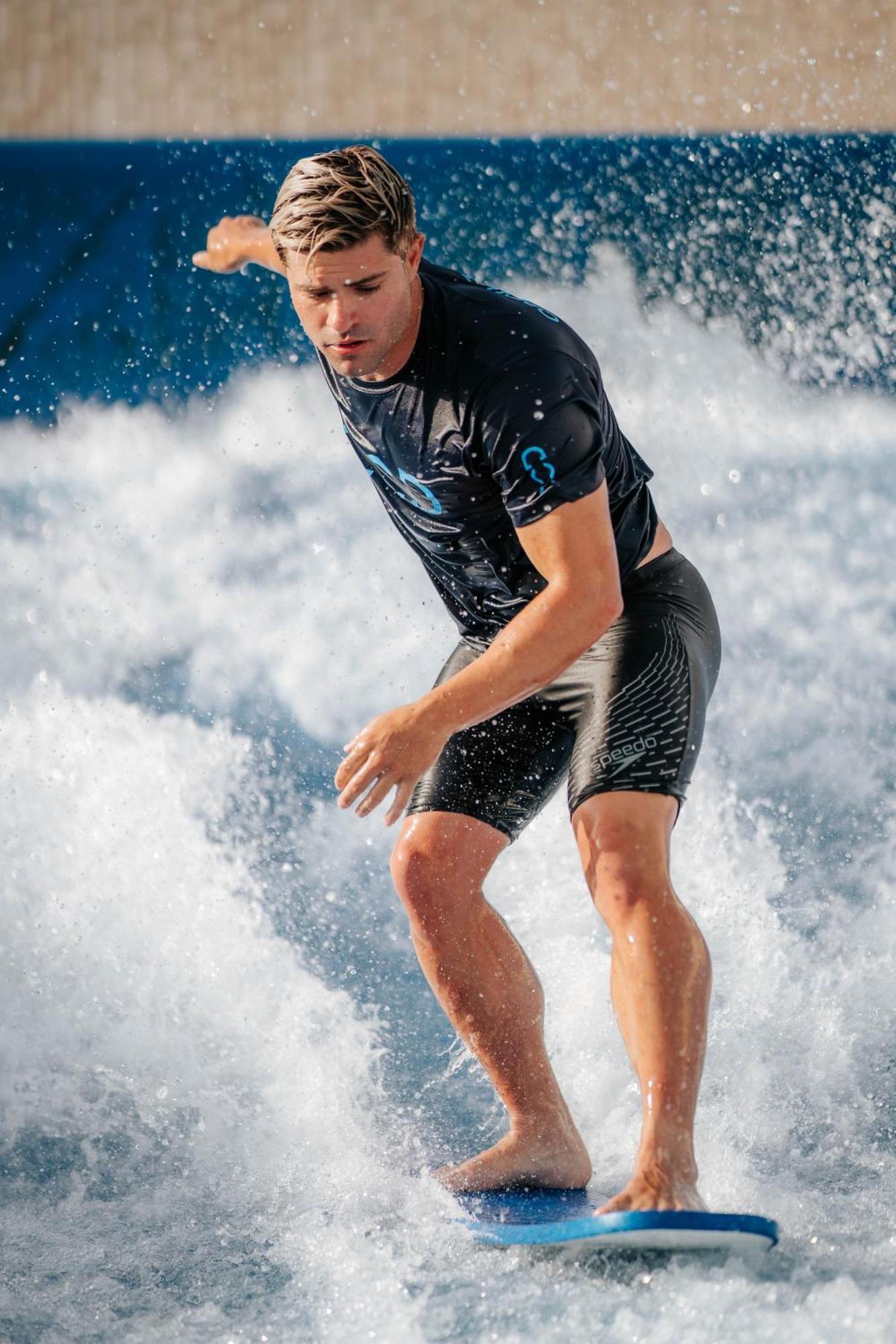 City Of Dreams Mediterranean - Integrated Resort, Casino & Entertainment Лімасол Екстер'єр фото A surfer wearing a wetsuit