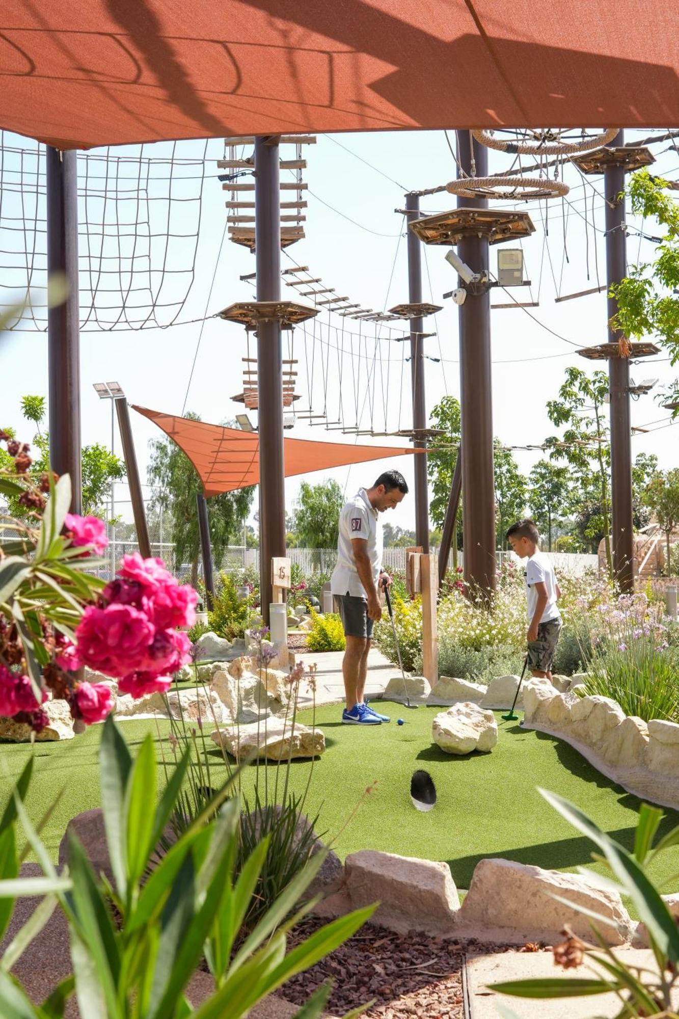 City Of Dreams Mediterranean - Integrated Resort, Casino & Entertainment Лімасол Екстер'єр фото Adventure Golf in Mallorca